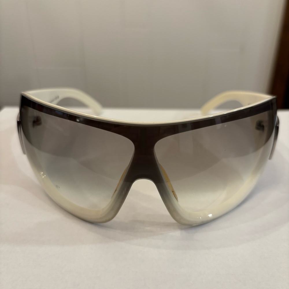 Vintage Chanel Sunglasses Style 5086 color 716/8g 110. Ivory frames greige lens.